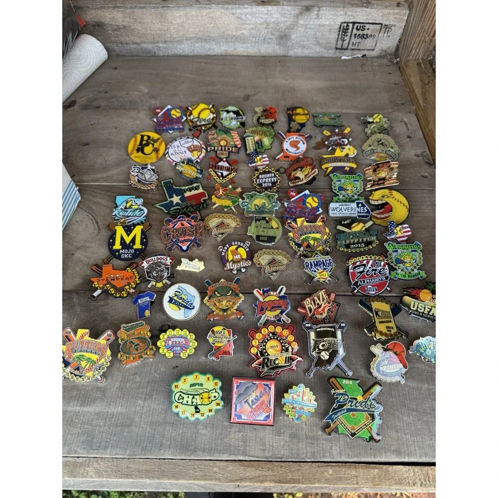 Lot of 64 Girls Fast Pitch Softball Team Trading Fastpitch Pinback Pins‎